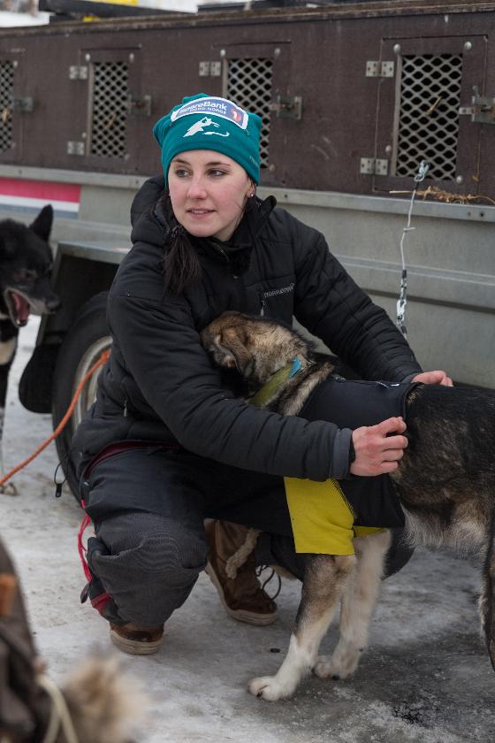 Mailene Skj&oslash;l&aring;s er friluftslivsstudent ved UiT og var&nbsp;f&oslash;rstegangskj&oslash;rer i Finnmarksl&oslash;pet i 2015. Hun kj&oslash;rte det korteste l&oslash;pet, p&aring; 500&nbsp;kilometer og startet med &aring;tte alaskahuskyer foran sleden. Det lange Finnmarksl&oslash;pet&nbsp;er 1000 kilometer langt og Europas lengste.