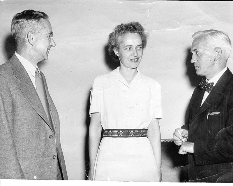 sxaa4792.jpg Anne Sheafe Miller møtte Alexander Fleming (t.h.) i 1942, etter å ha blitt frisk av en potensielt dødelig infeksjon.