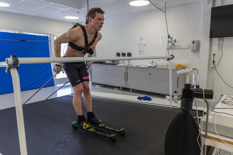 Daniel Strand trener mot et skil&oslash;p som er 22 mil langt. 