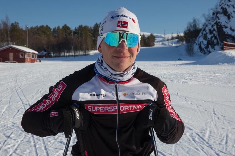 Daniel Strand nyter &aring; trene og g&aring; p&aring; ski. 