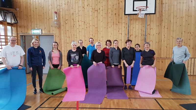 Deltakere p&aring; yoga