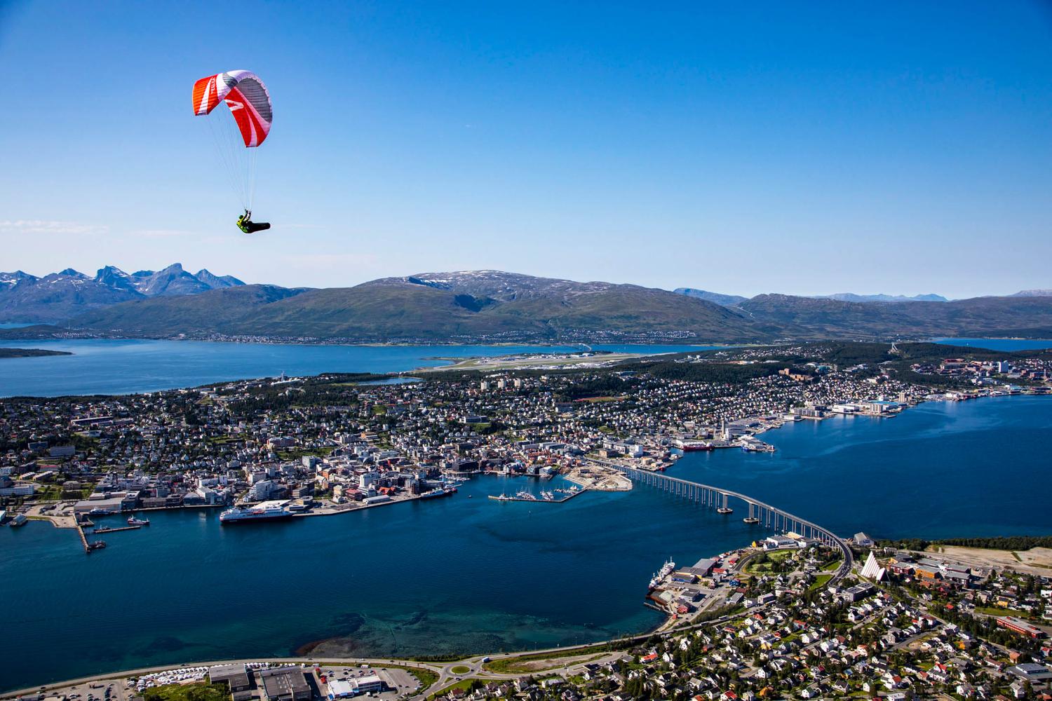 Oversiktsbilde av Troms&oslash; by.