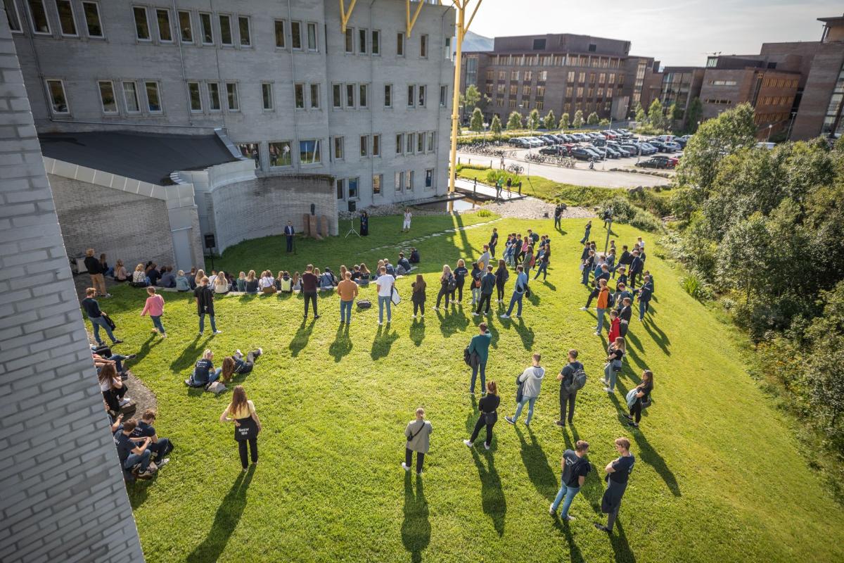 studenter p&aring; campus