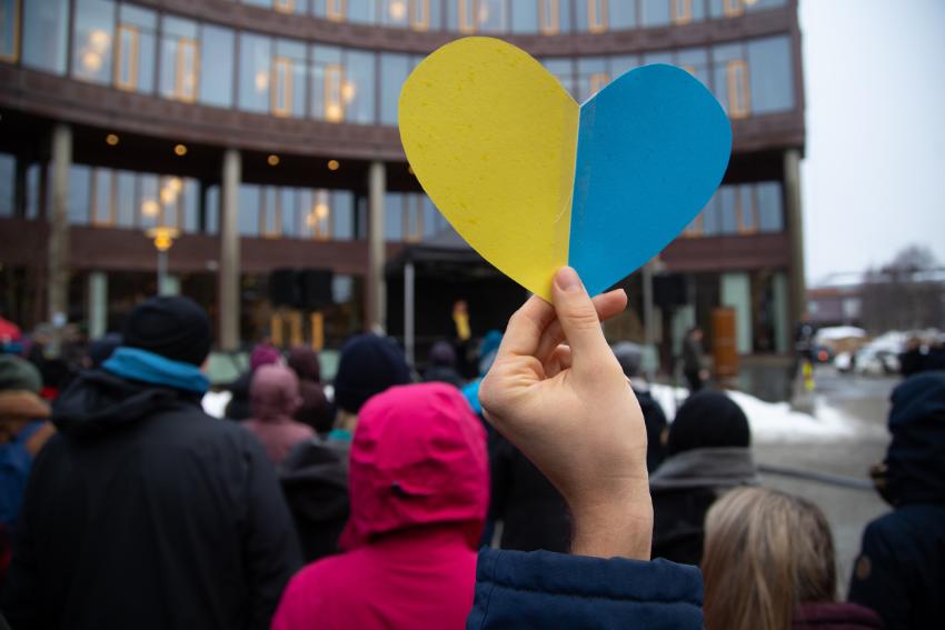HJerte med ukrainske farger 