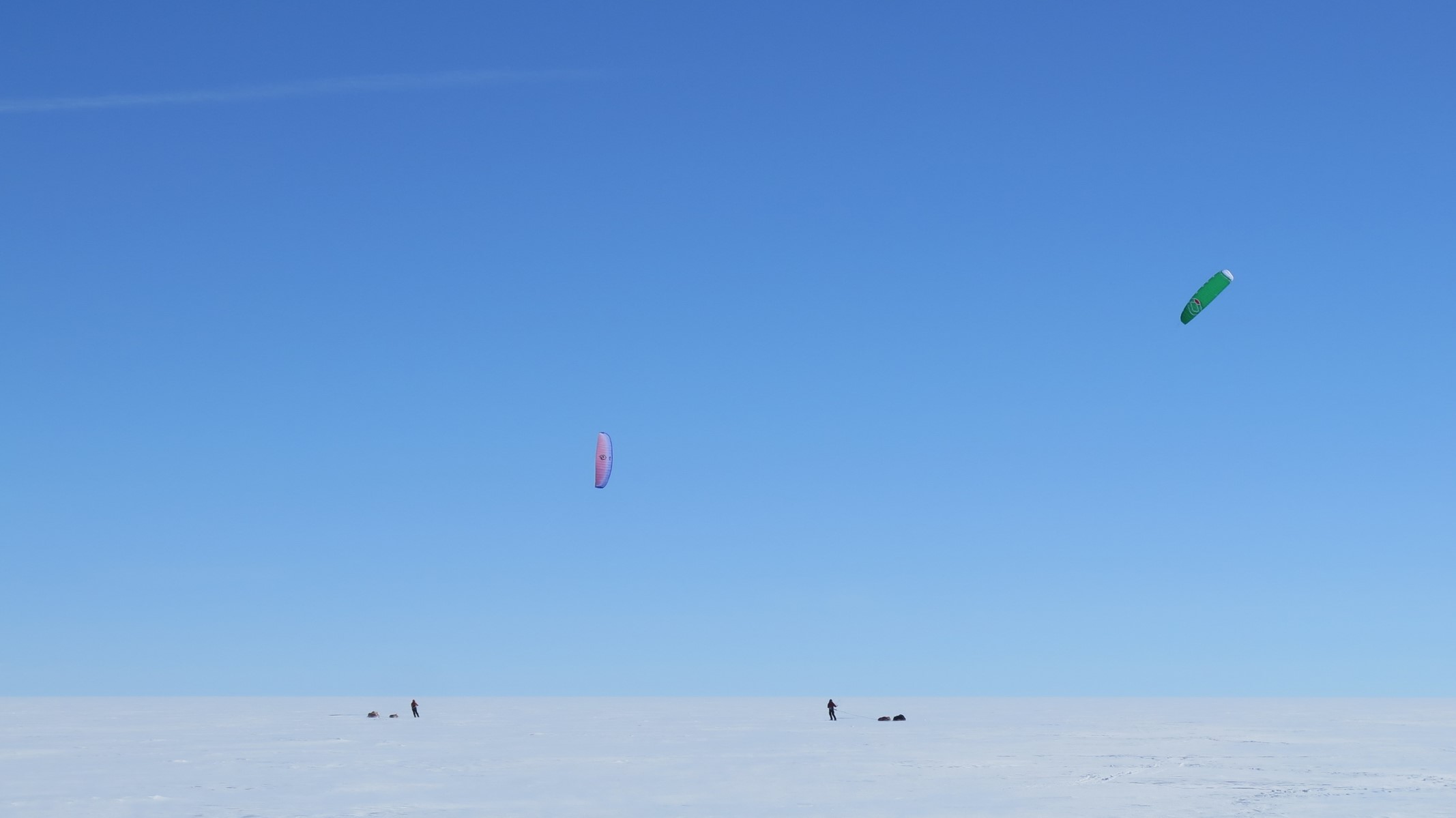 kiter over gr&oslash;nland
