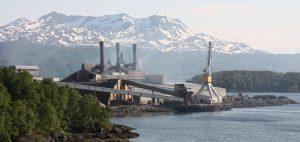 3240px-IFinnfjord_smelteverk_001-2-300x142.jpg