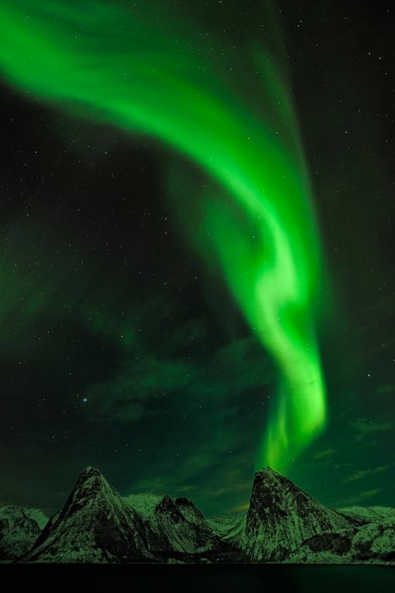 Nordlys og fjell