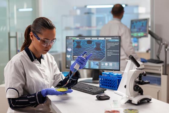 mp49307713-doctor-scientist-conducting-clinical-experiment-using.jpg