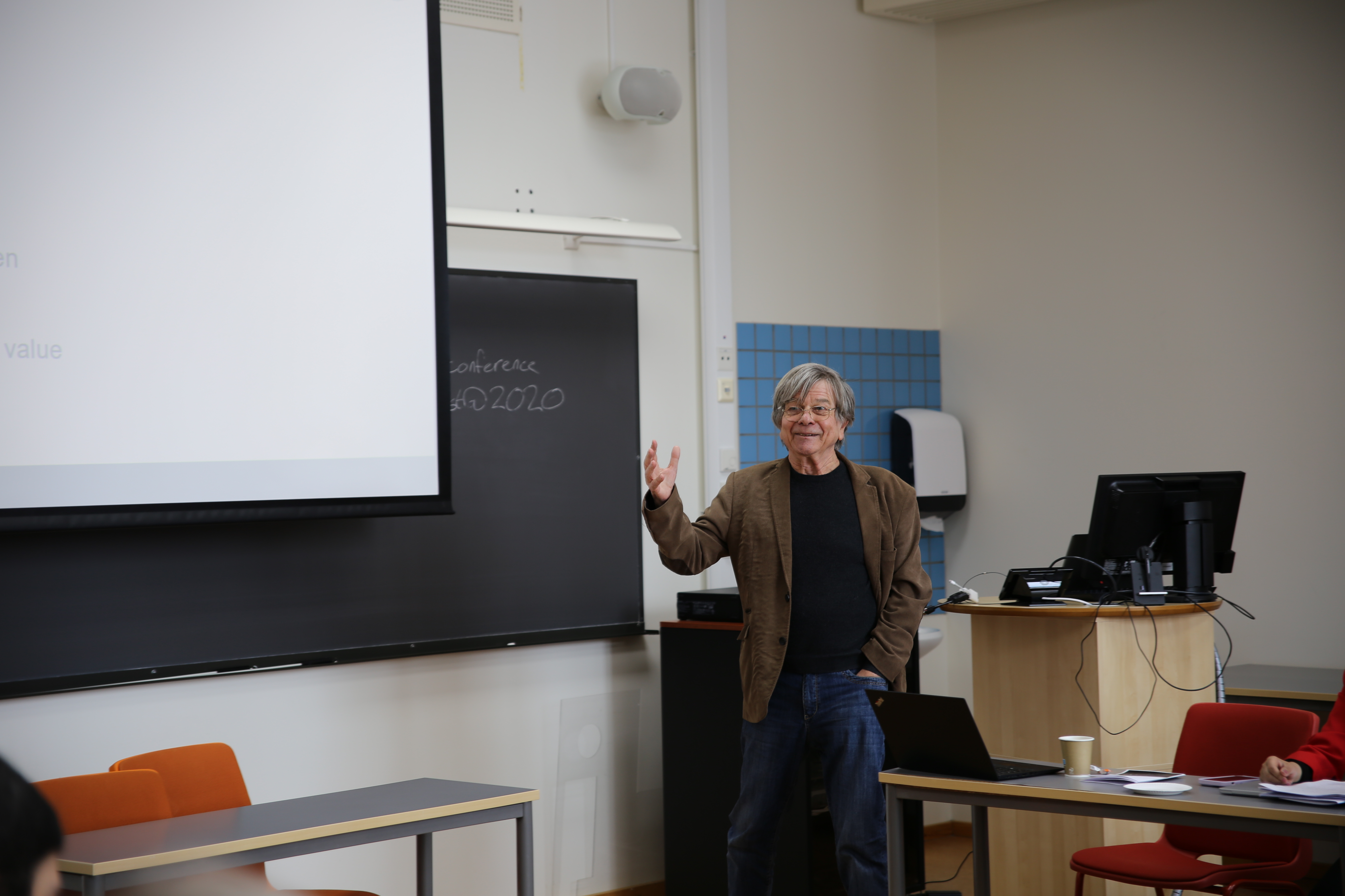 Hans-J&ouml;rg Albrecht talking to the participants during his key note lecture