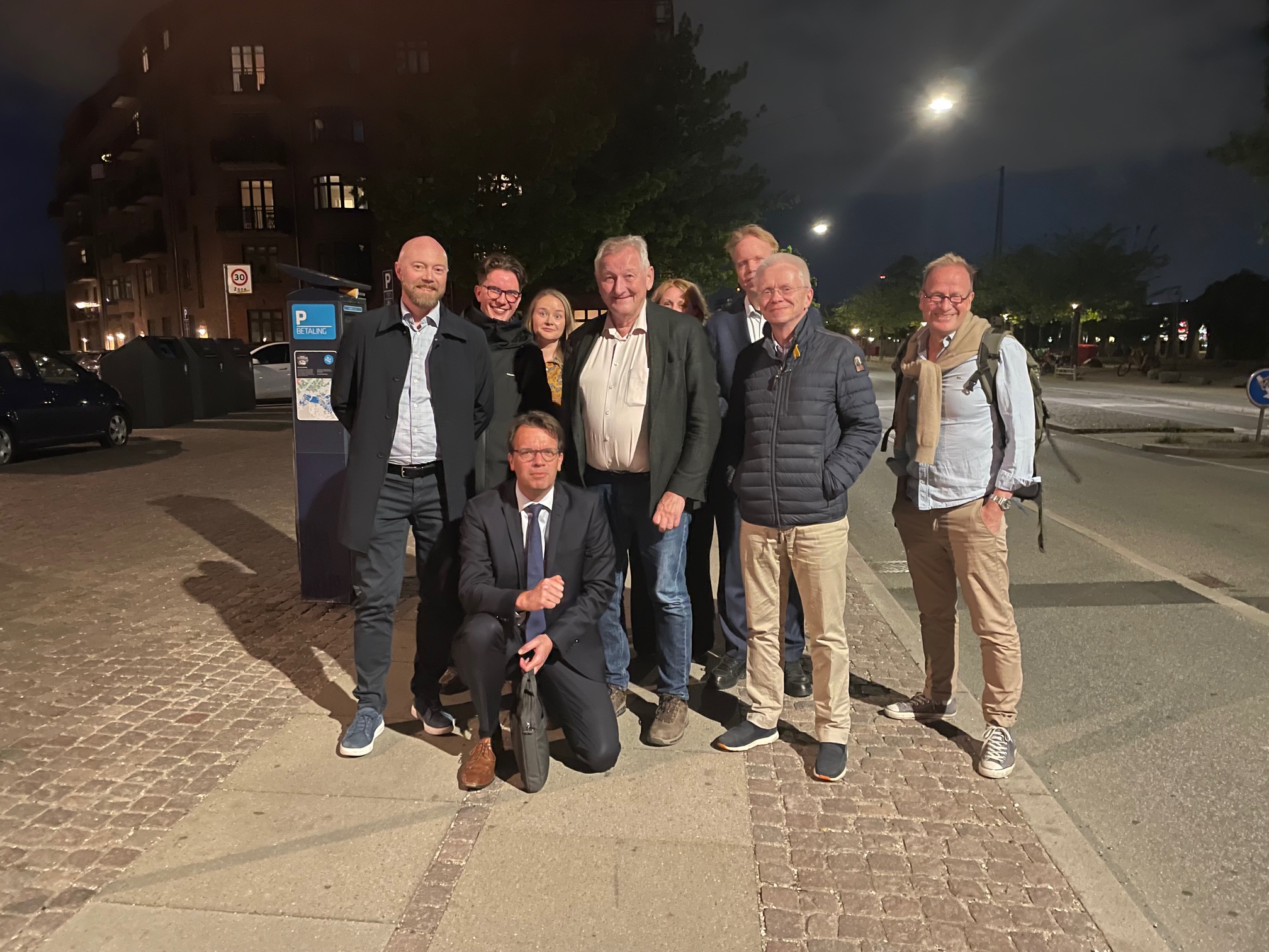 Forskergruppen som deltok poserer for et gruppebilde