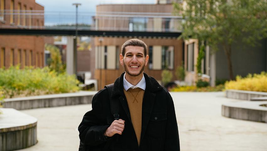 Skuespilleren Kevin studerer ledelse for &aring; kunne starte noe eget