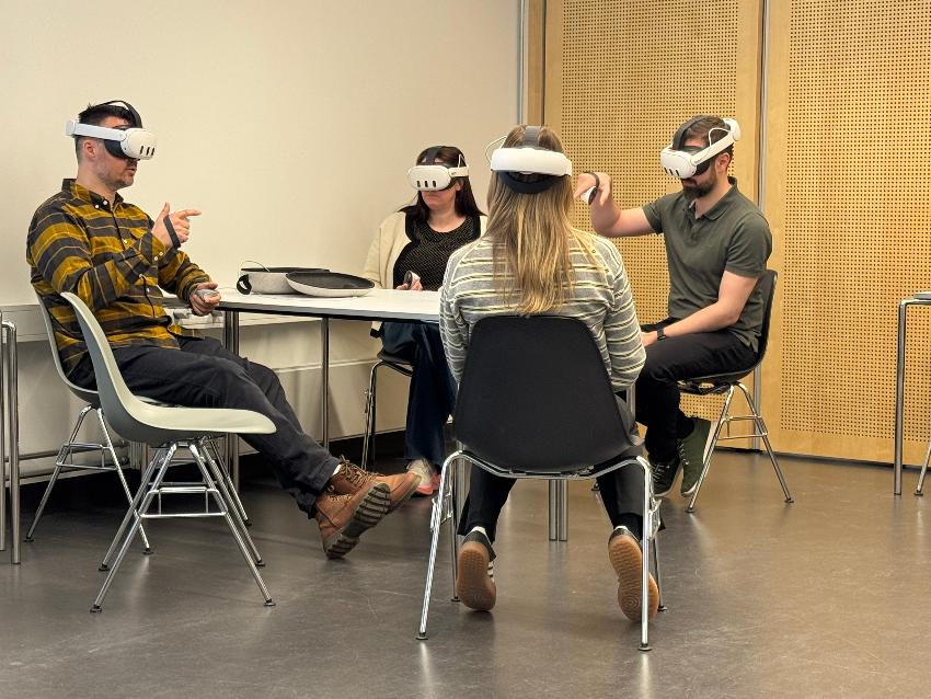 Deltakere p&aring; VR-workshop.