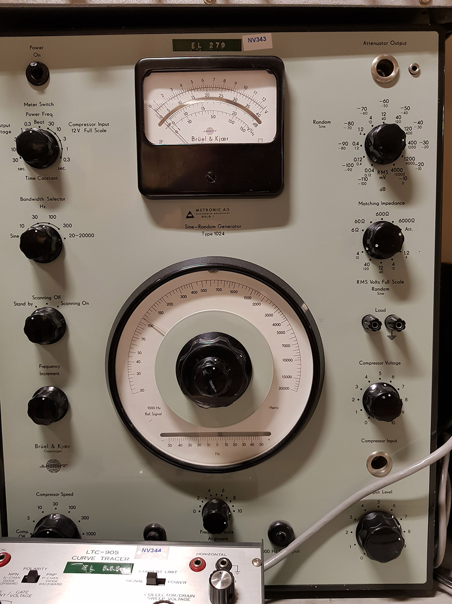 Bilde av Bruel & Kjær sinus/ random generator