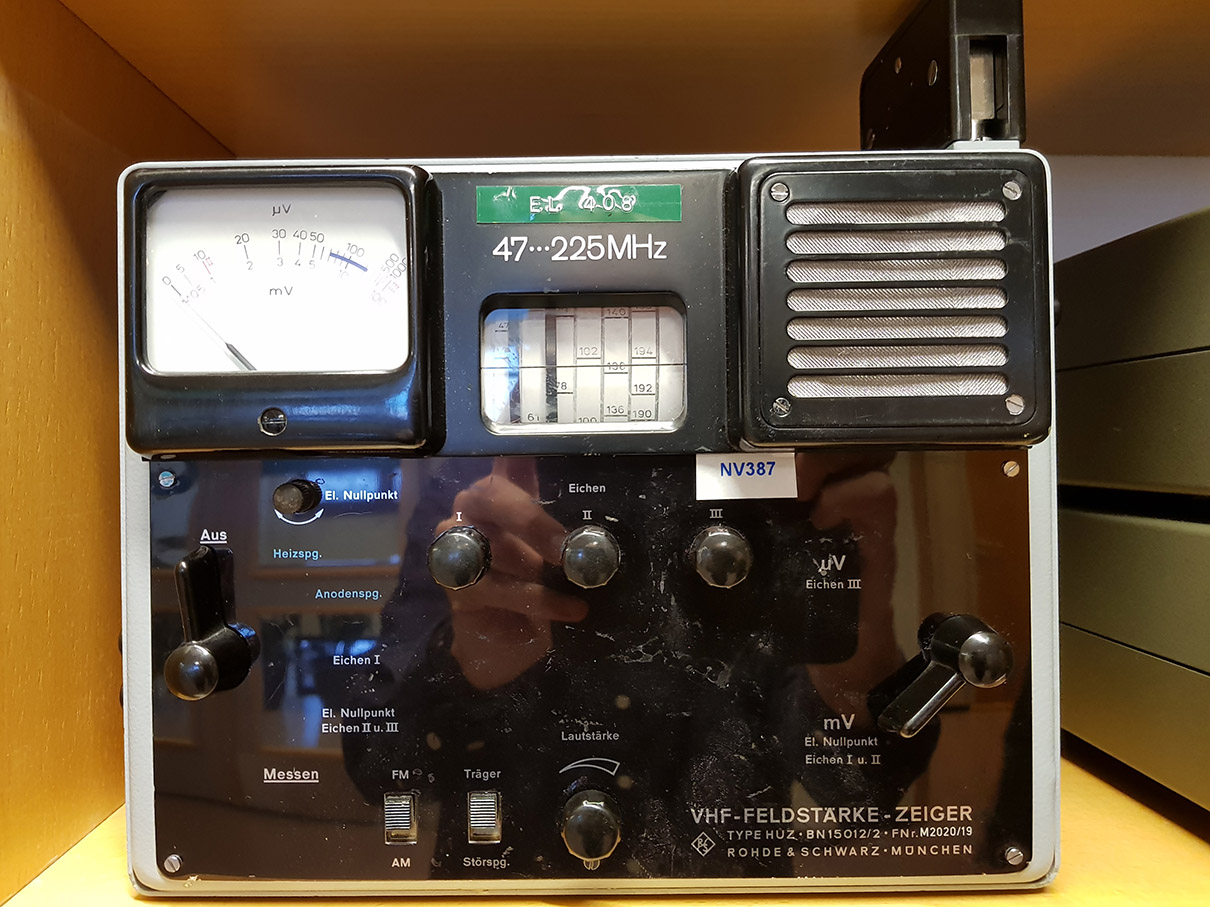Bilde av Rhode &Schwarz VHF feltstyrkemåler